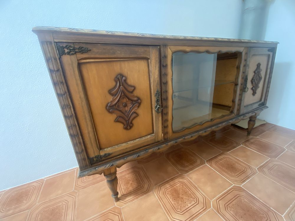 Móvel de madeira antigo