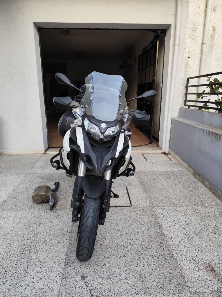 Mota  Benelli como nova
