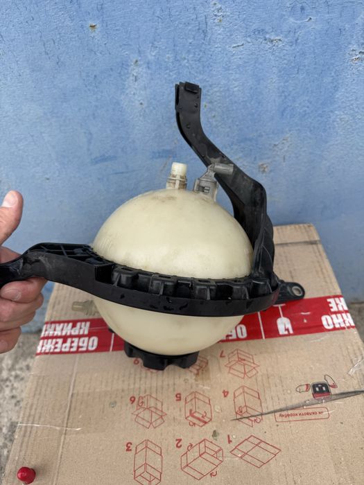 Бачок розширювальний для охлаждающей жидкости BMW F10 17138614293