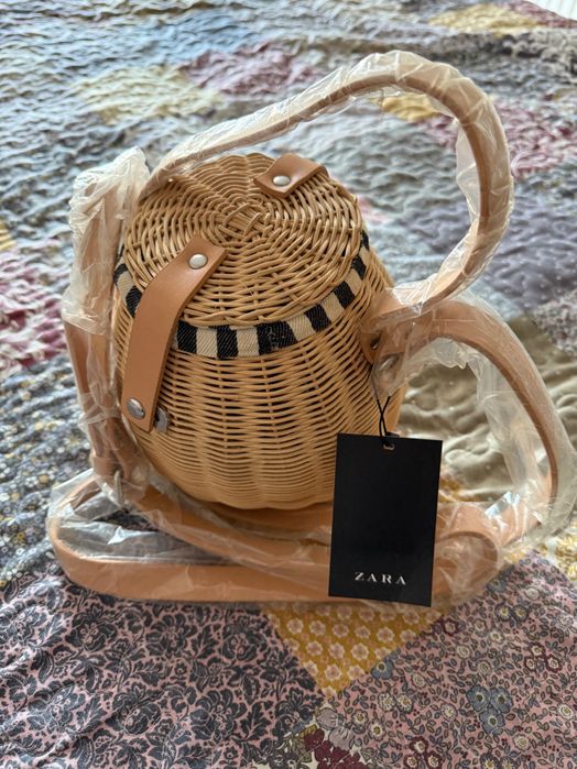 Mała torebka z rafii Zara