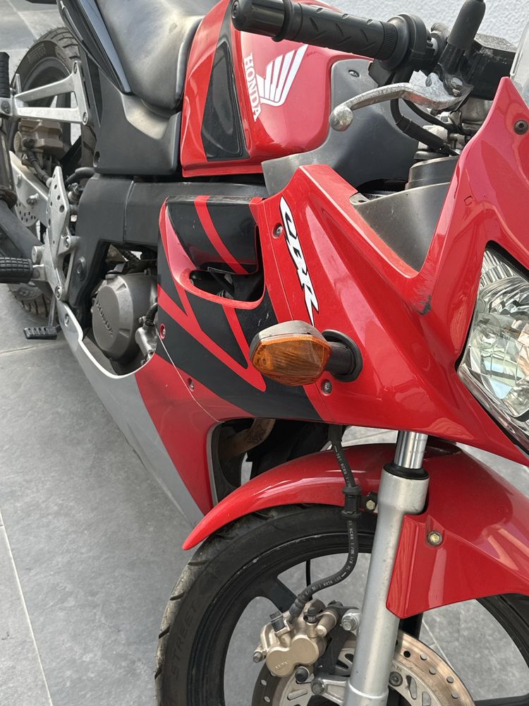 Honda CBR125 do ano de 2008
