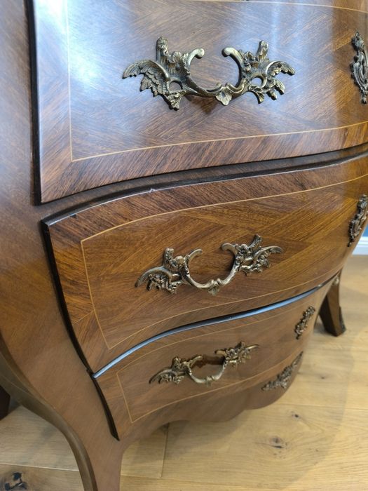 Piękna funkcjonalna intarsjowana komoda z marmurowy blatem