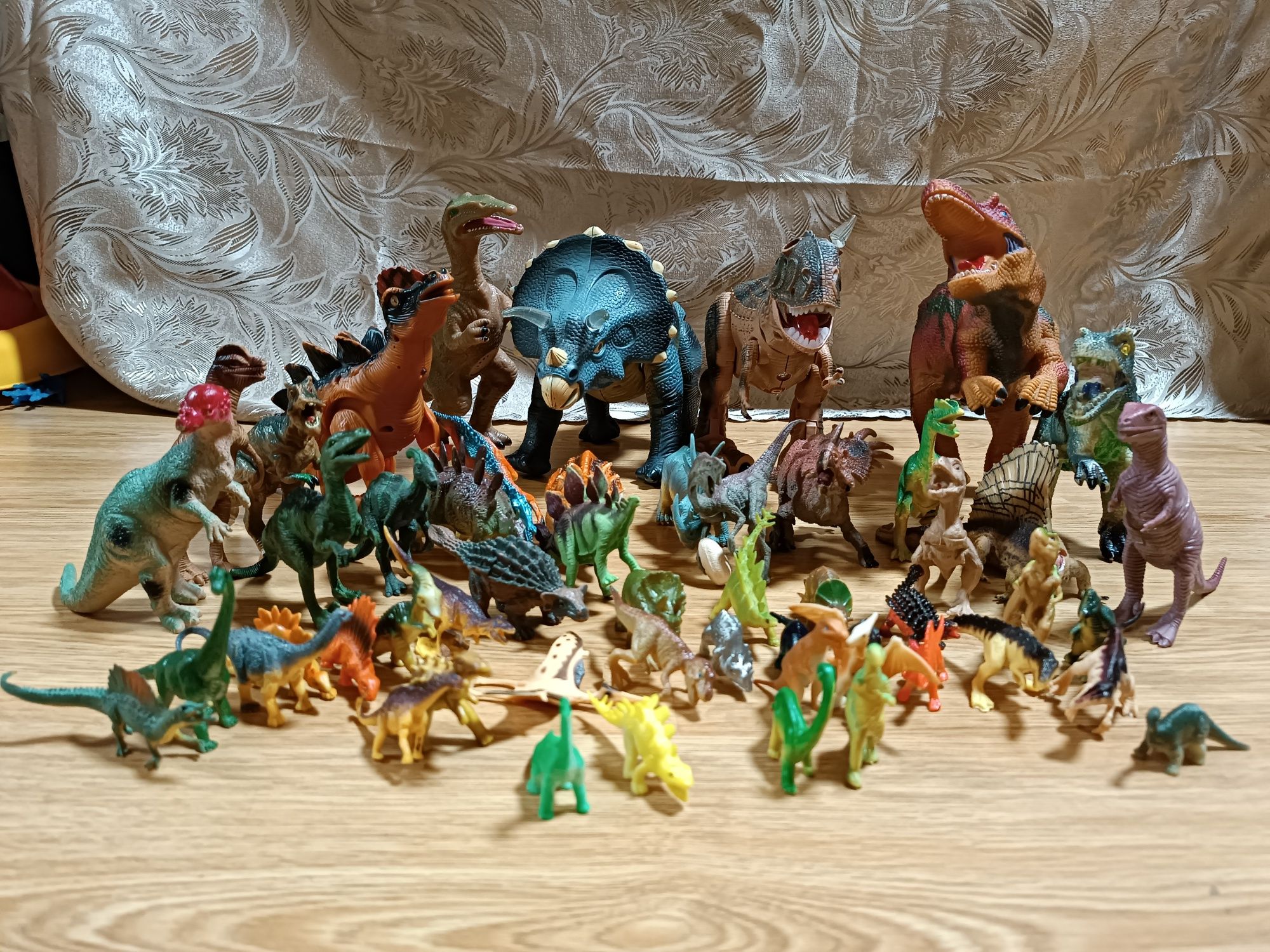 Іграшкові динозаври