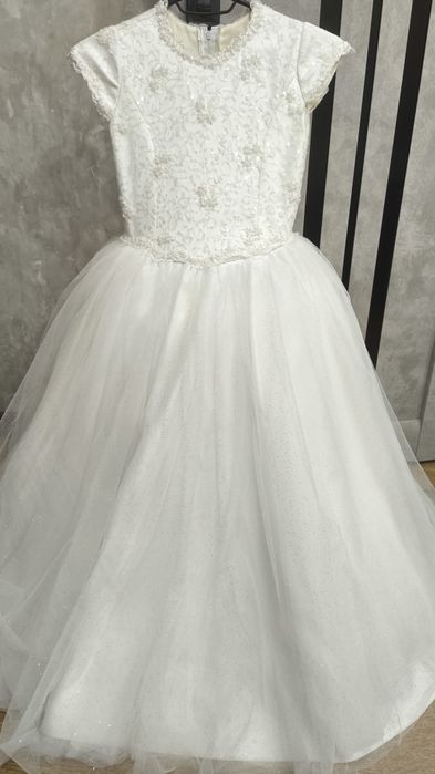 ОРЕНДА!Сукня для дівчинки 134-140