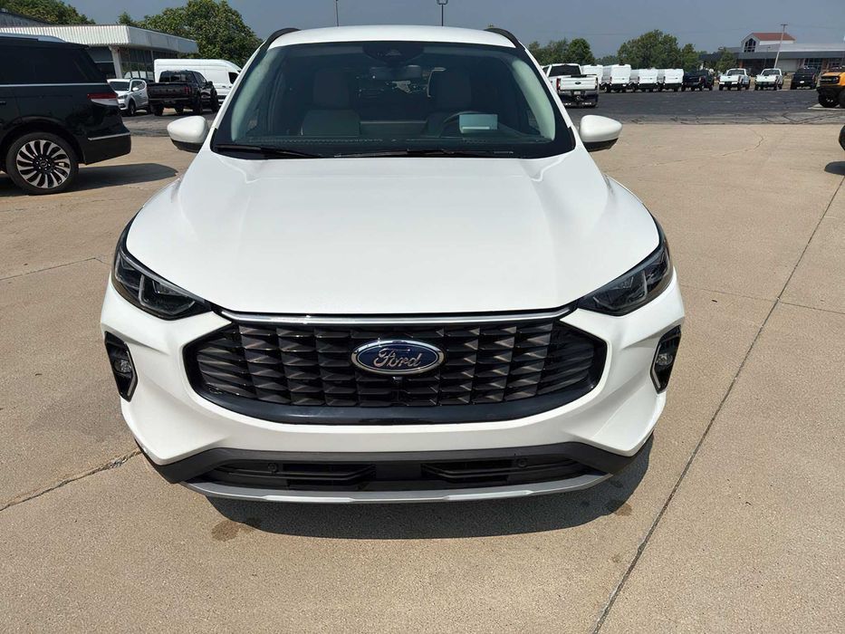 Ford Escape Hybrid      2023