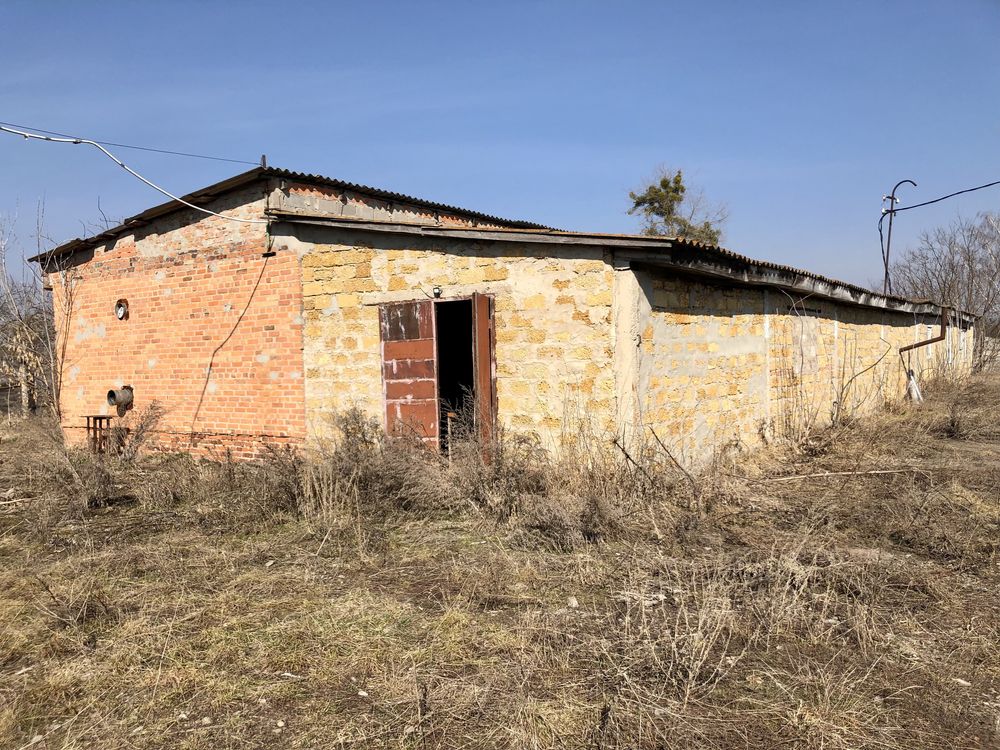 Виробниче приміщення на приватній ділянці 1га