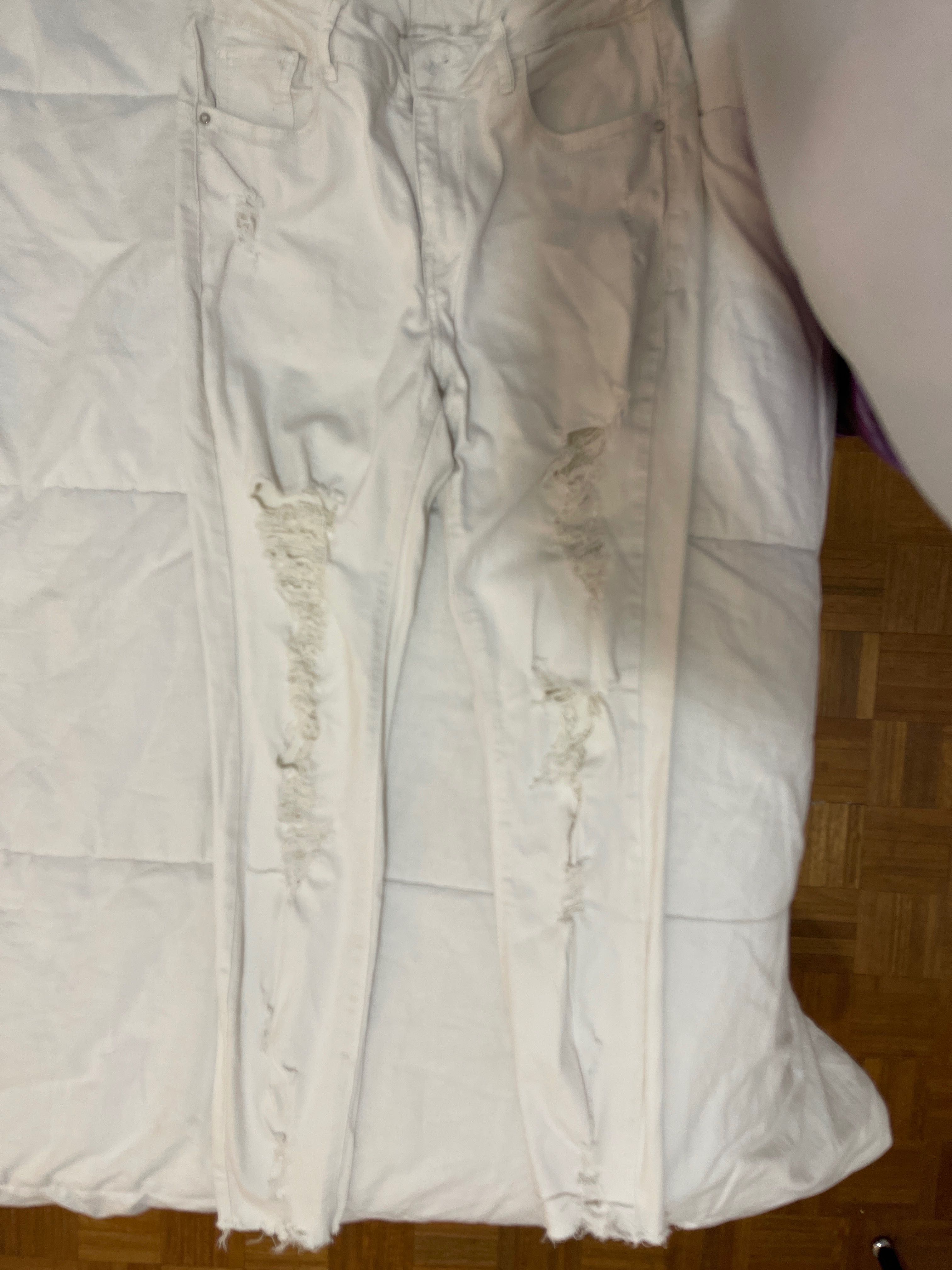Roupa usada em muito bom estado