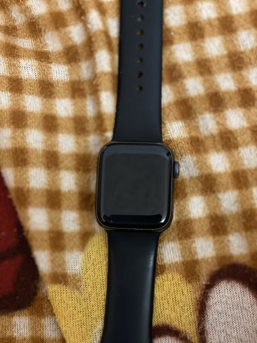 Продам Apple Watch SE 40mm Alu Black Sport