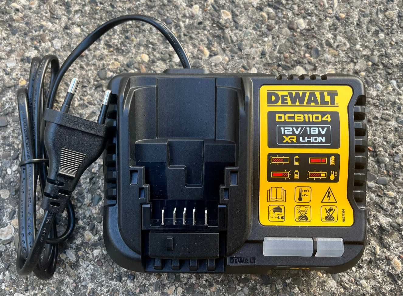 Зарядное устройство DeWalt DCB1104 евроверсия на 220v