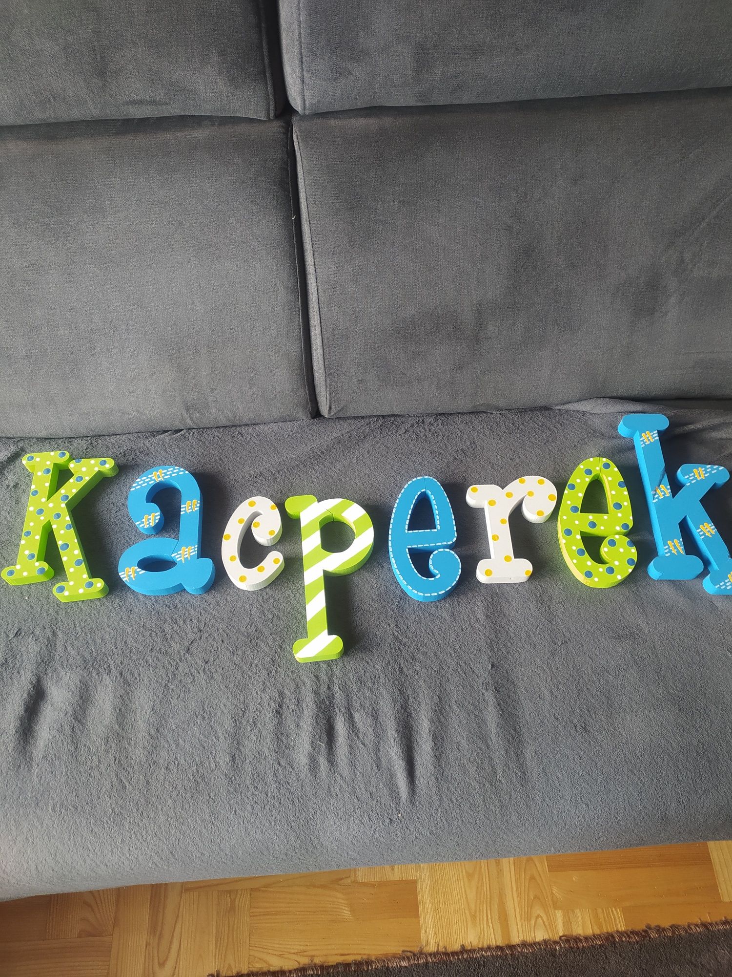 Literki, imię Kacper.