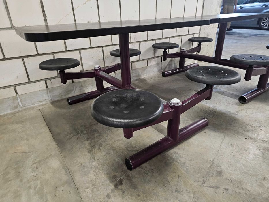 Sofy, fotele, stoły wyposażenie lokalu / klubu