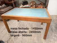 Mesa extensível com cadeiras
