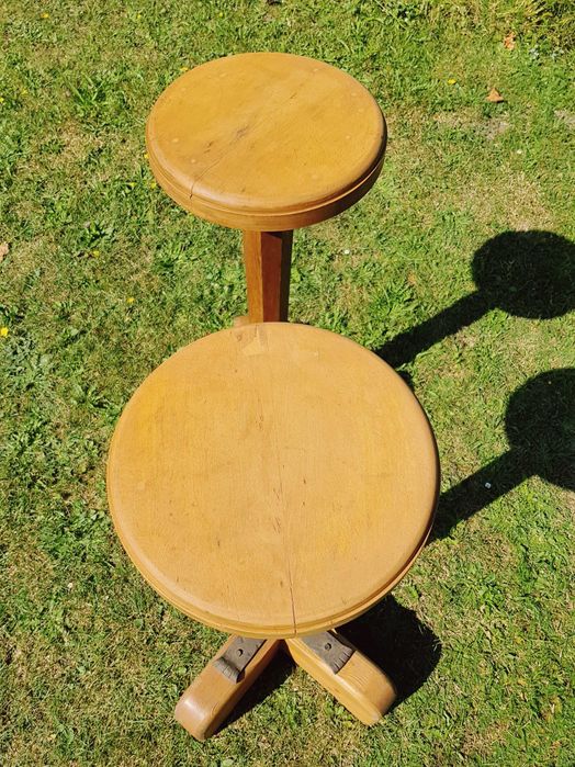 Hoker drewniany,metalowe okucia,oryginalny wzór,stylizowane 2 sztuki.