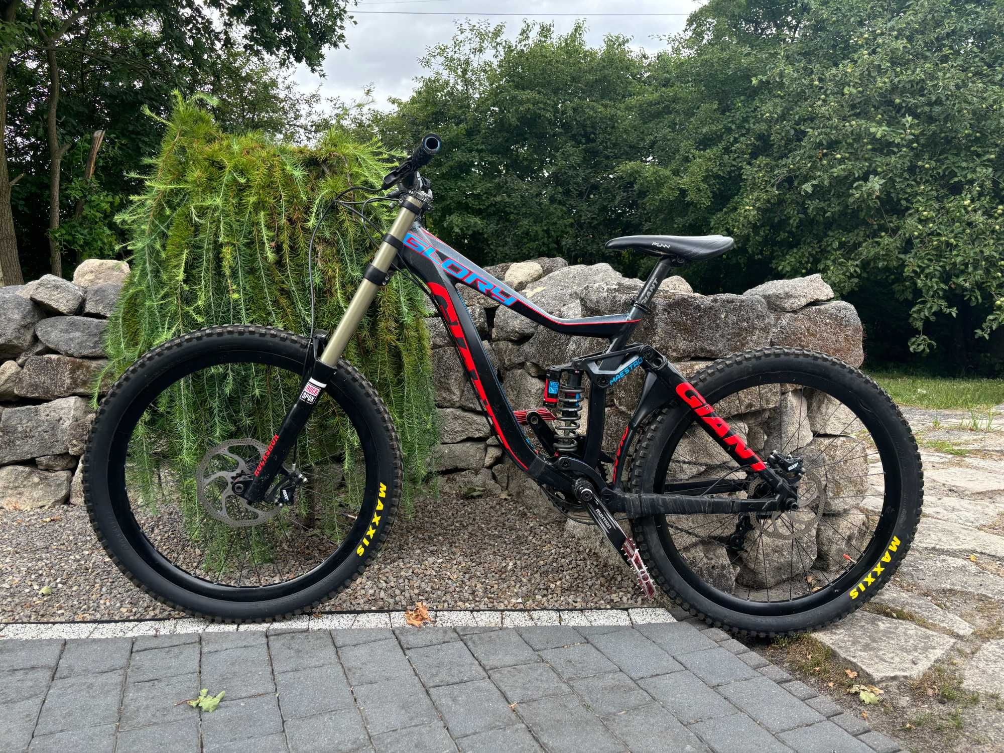 Rower downhill Giant Glory 2 maestro