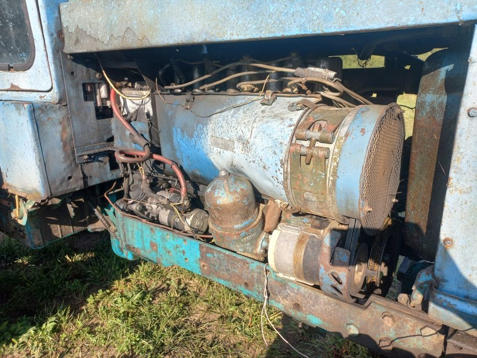 Трактор т-40 з причіпом та плуг 2-35