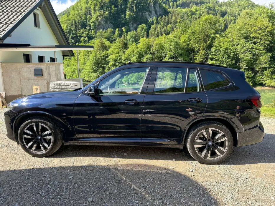 BMW iX3      2023