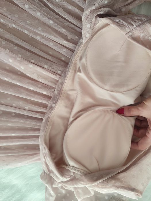 Śliczna sukienka tiulowa