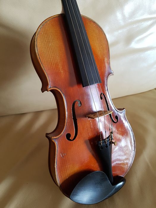 Violino antigo em ótimo estado