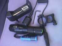 Lanterna Cree Led 1300 Lumens com suporte arma