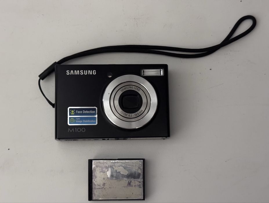 Цифровой фотоаппарат Samsung M100