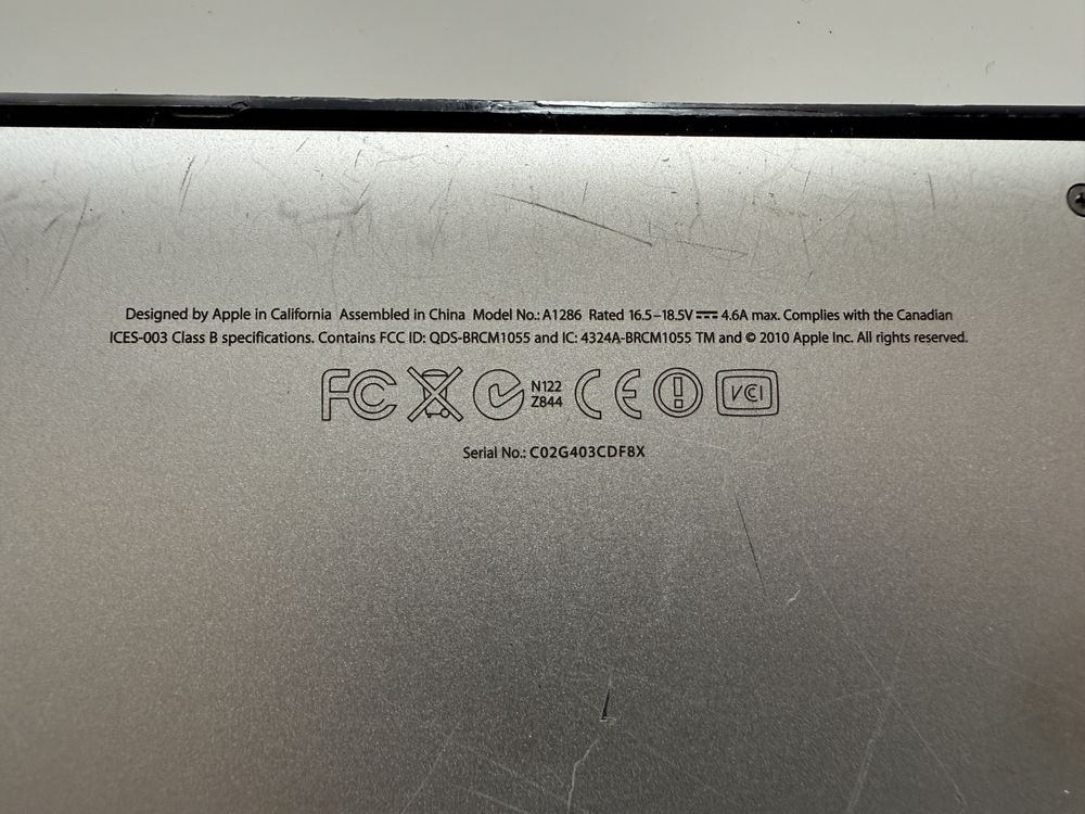 MacBook Pro 17” A1297 – 2010 – komplet z pudełkiem – uszkodzony