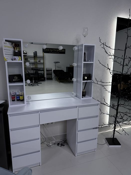 Стол макияжный/визажный
