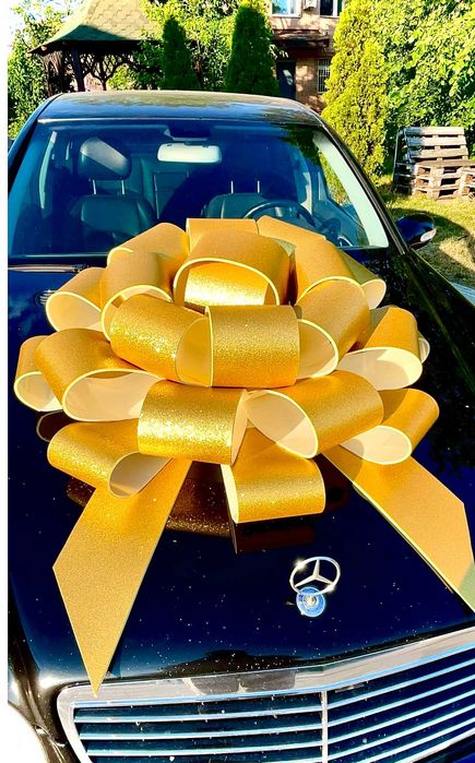 Бант на машину – яскравий стиль