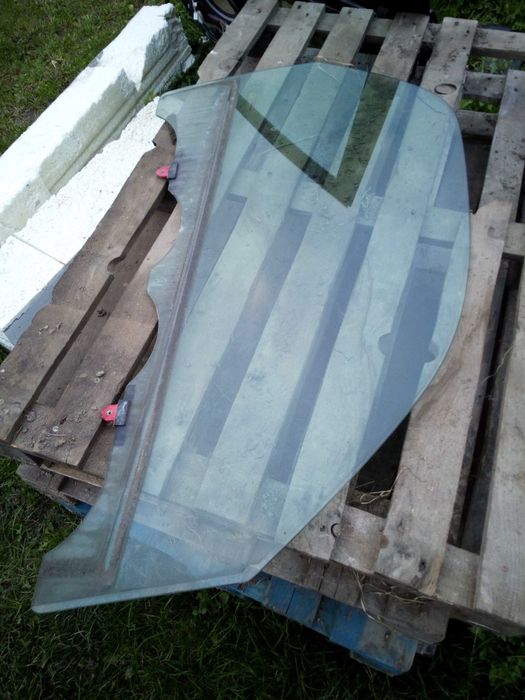 TOYOTA RAV4 II 00-05 szyba drzwi prawa 3 DRZWI