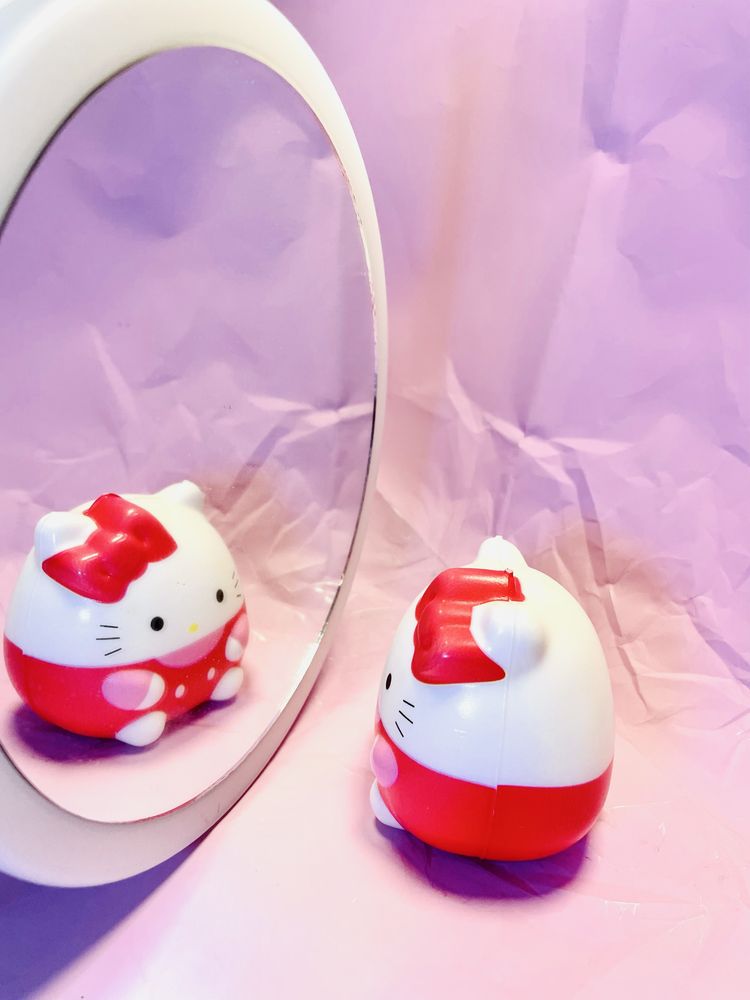 Nowa czerwona zabawka antystresowa Hello Kitty