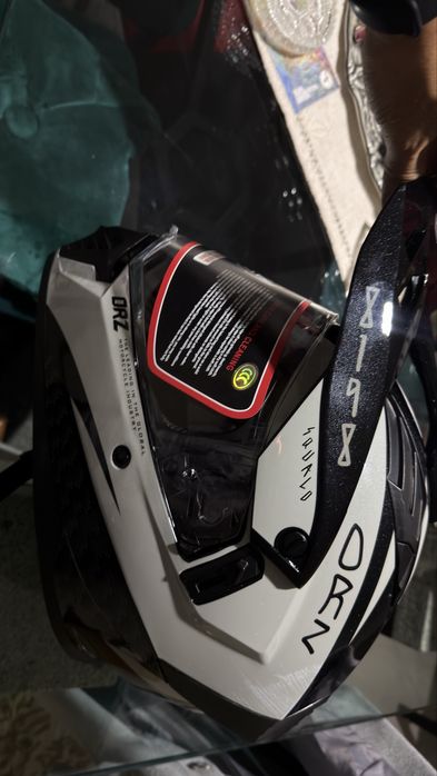 Capacete novo tamanho L com viseira pala e óculos de baixar