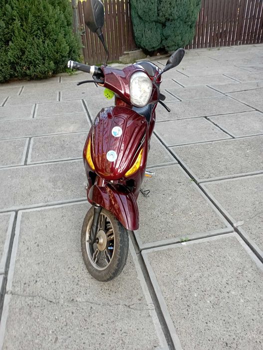Продам електро скутери всі деталі за телефоном +380 97 782 3292