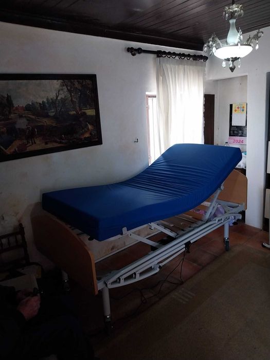 Marquesa / cama elétrica tripartida (semi-nova)