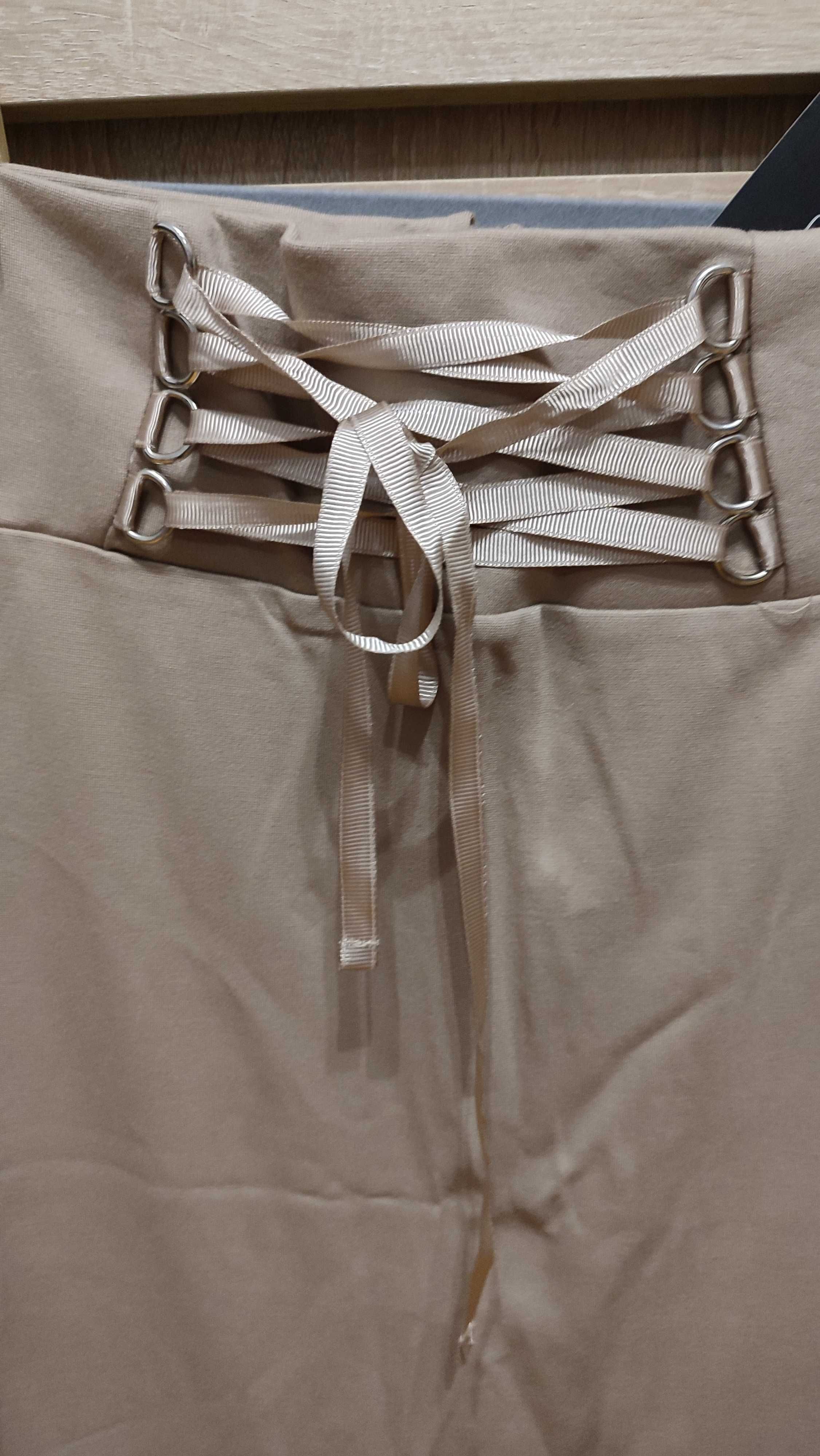 Beżowa spódnica z gorsetowym wiązaniem