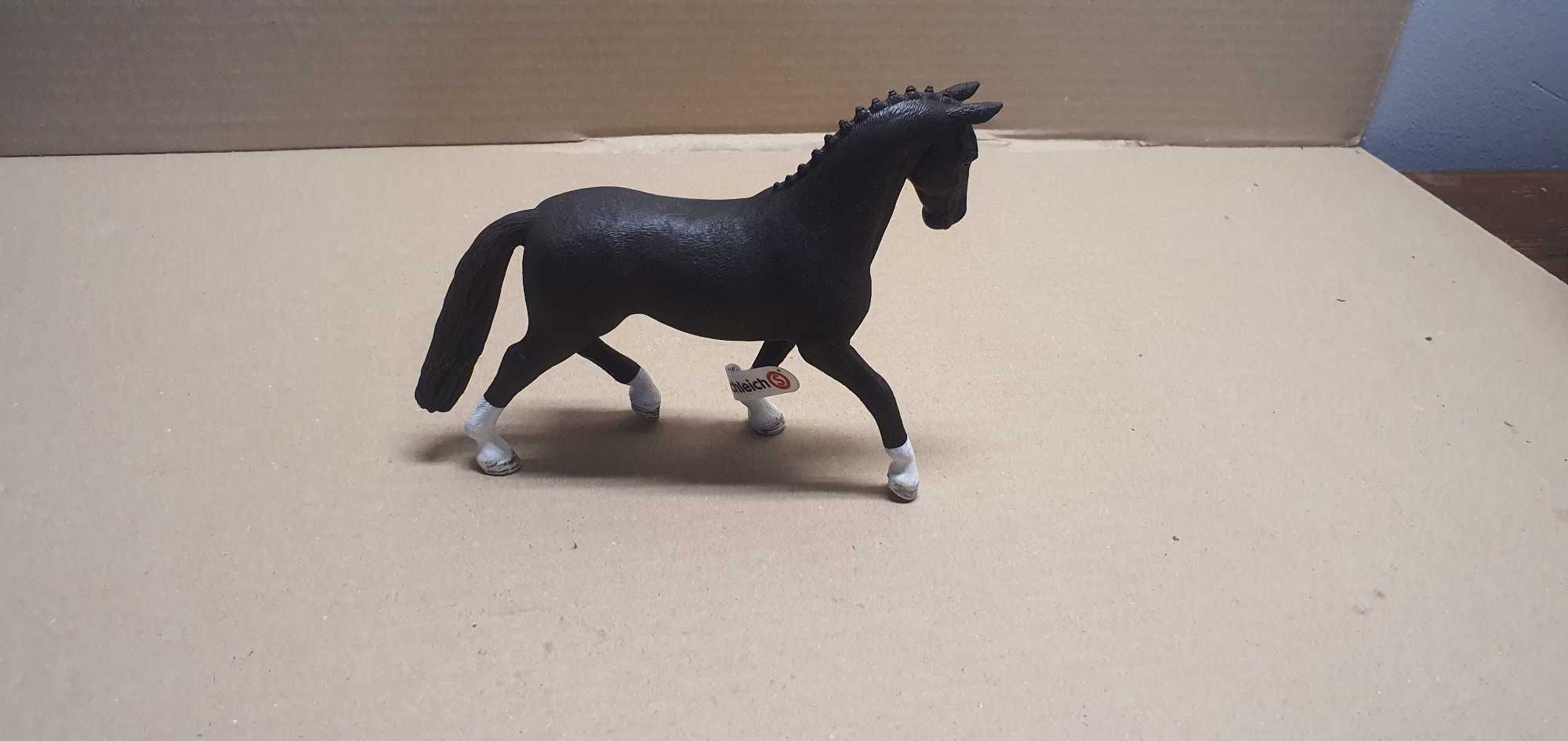 Schleich : Horse Club  – Ogier Rasy Hanoverian Nowy