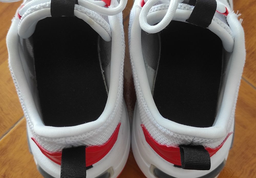 Ténis Adidas brancos