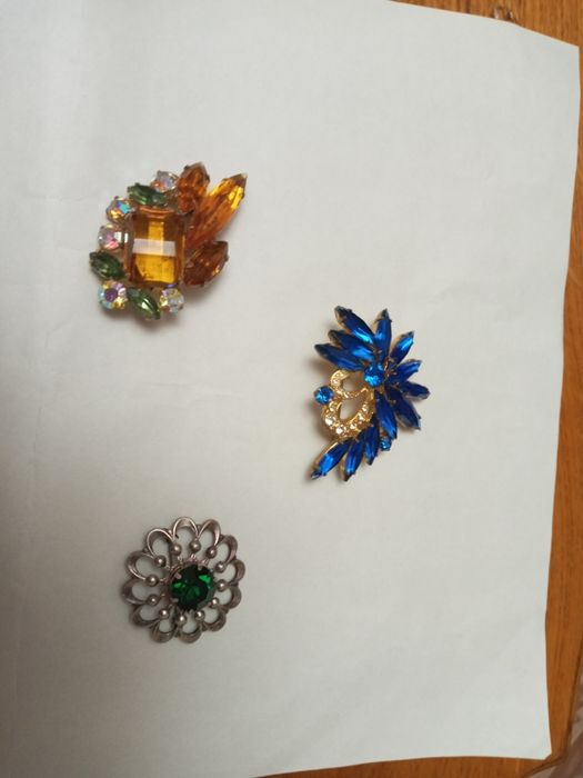 Броши  чешское стекло