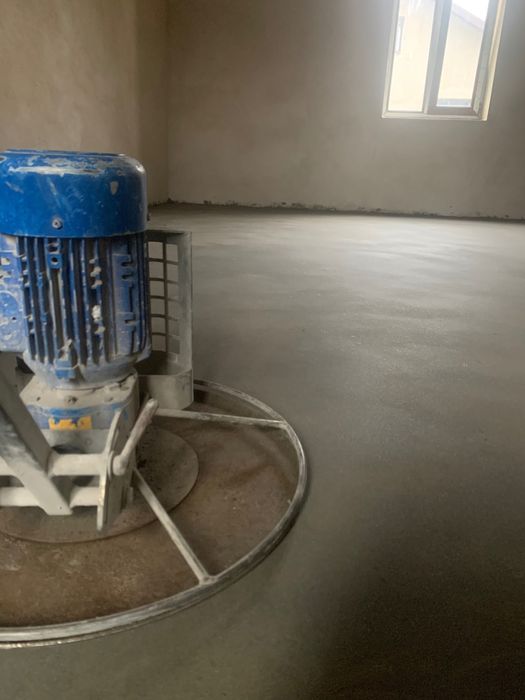 Напівсуха стяжка підлоги | Швидко, чисто, з гарантією!