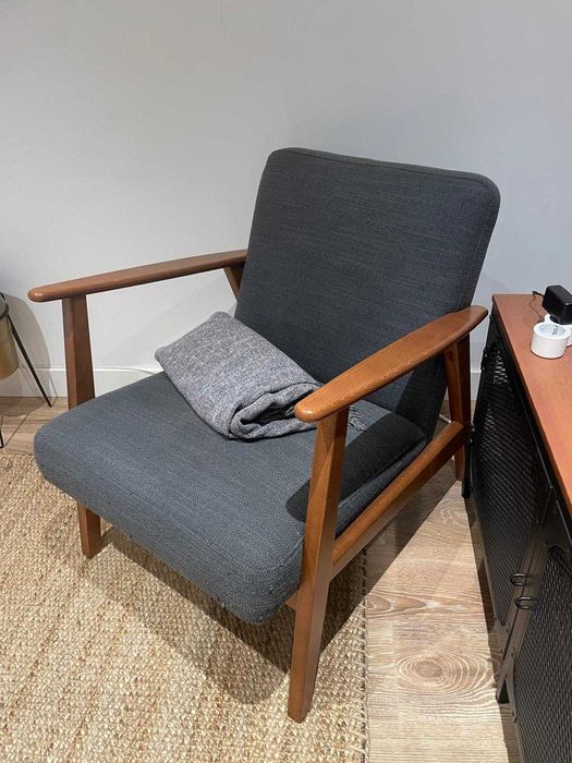 Poltrona moderna (madeira/tecido)