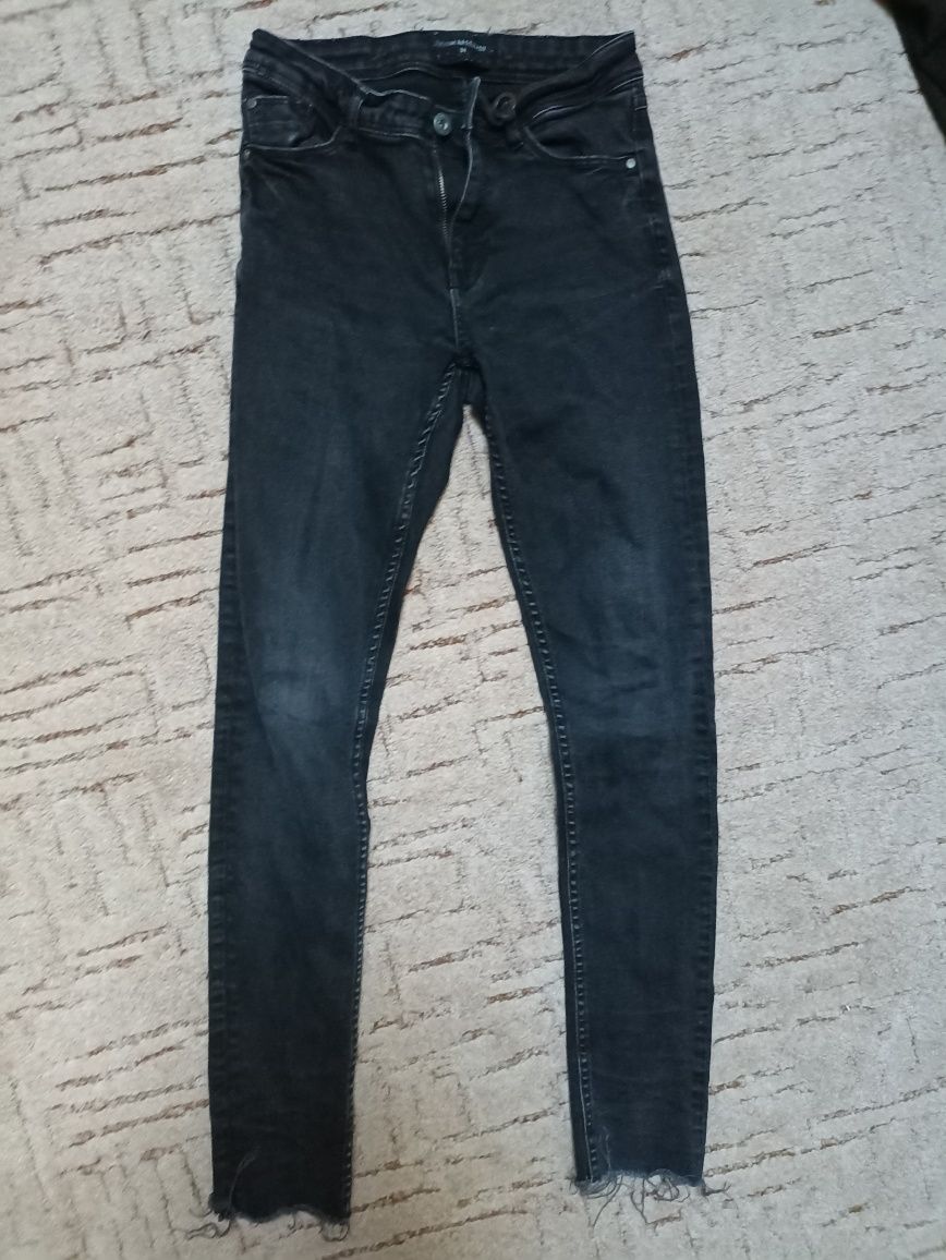 Dżinsy slim skinny  r 34 Reserved czarne