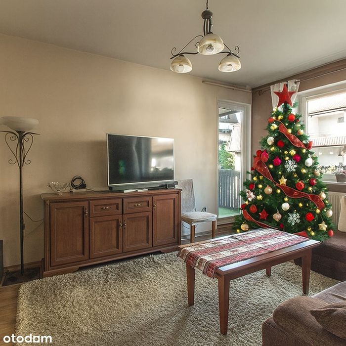 balkon- oddzielna kuchnia -duży salon + dwie sypialnie