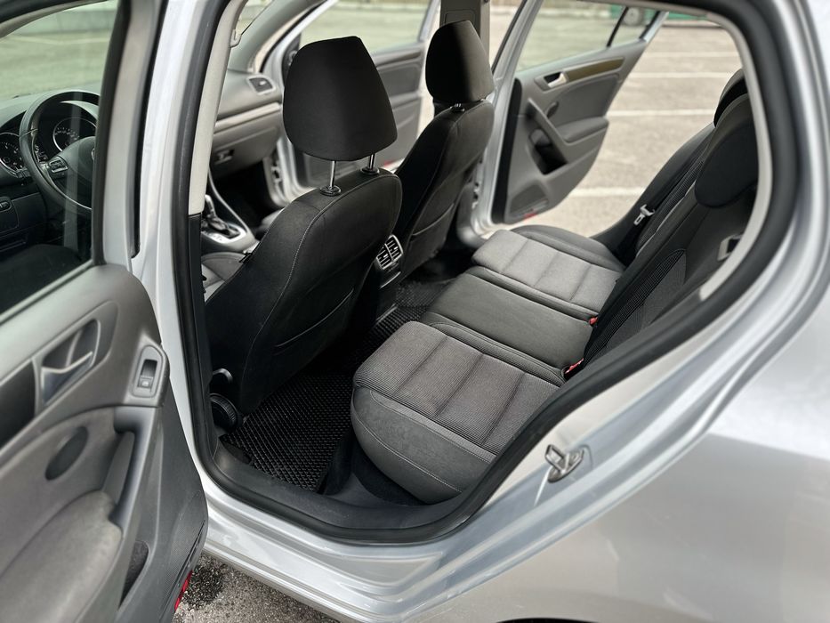 Продам автомобиль VW Golf 2011 официальный