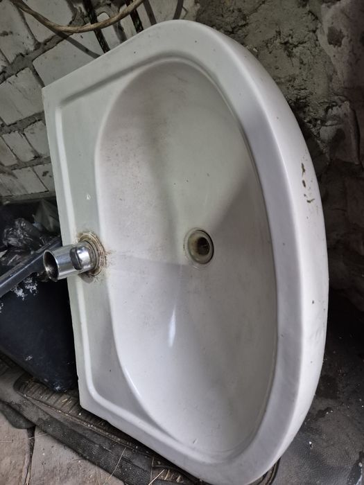 Умивальники старі 2 шт