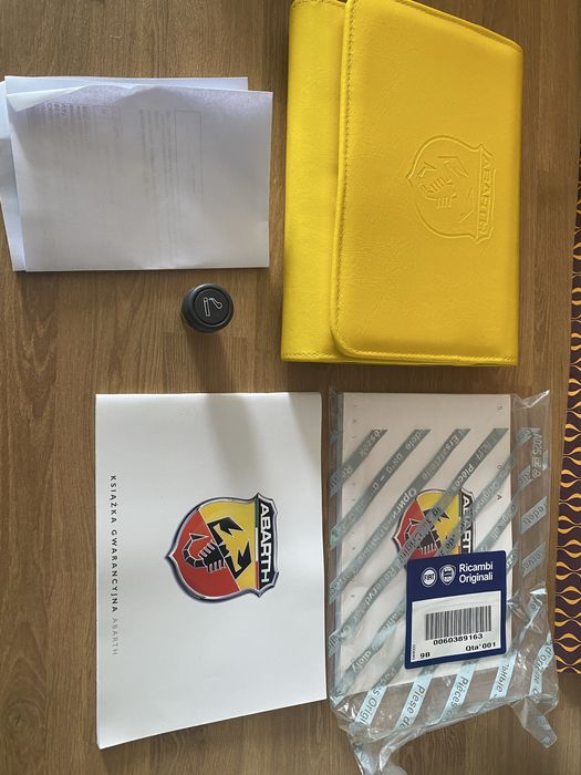 Abarth 595 ksiazka gwarancyjna + instrukcja