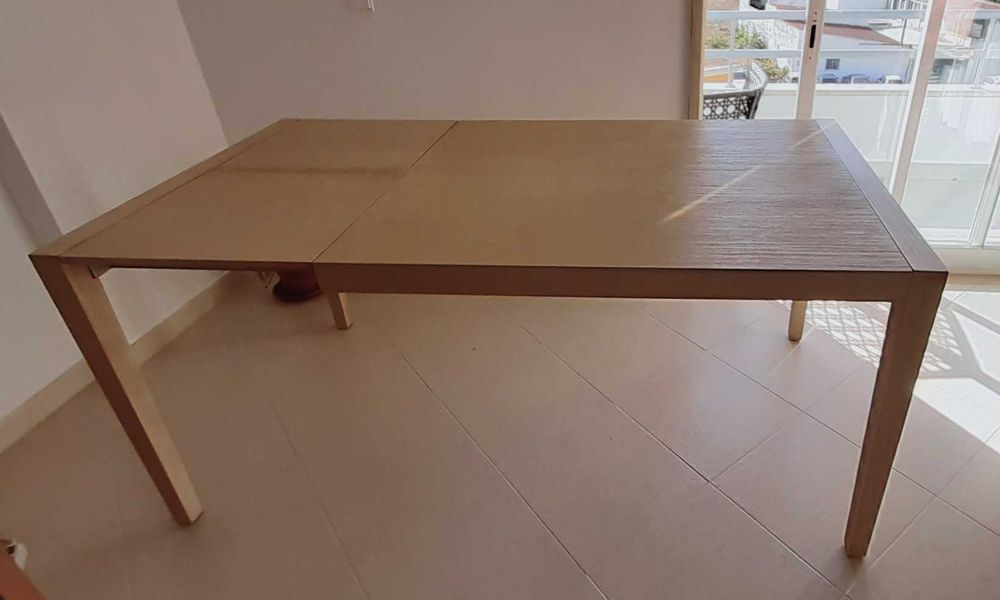 Conjunto de Jantar Completo – Mesa extensível + 2 Cadeiras + Banco