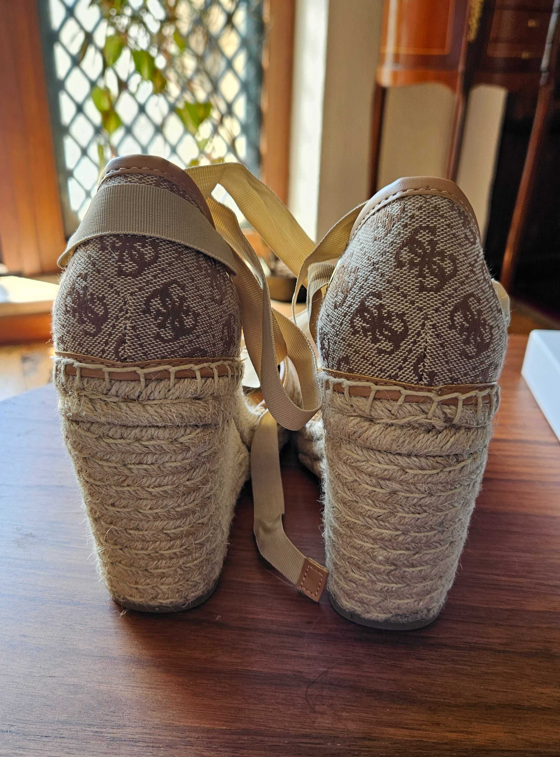 Sapatos femininos originais da marca GUESS - usadas 1 vez - Tamanho 39