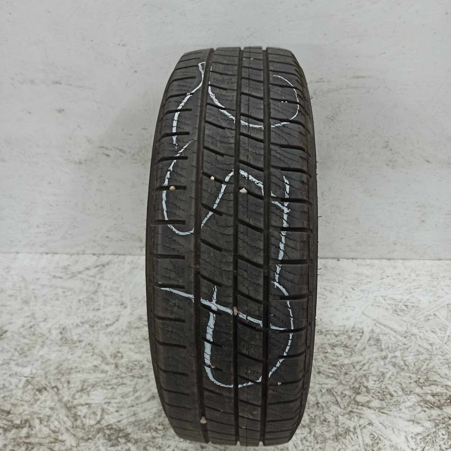 1 opona zimowa Goodyear 205/65 16C 6,1mm. Możliwy montaż