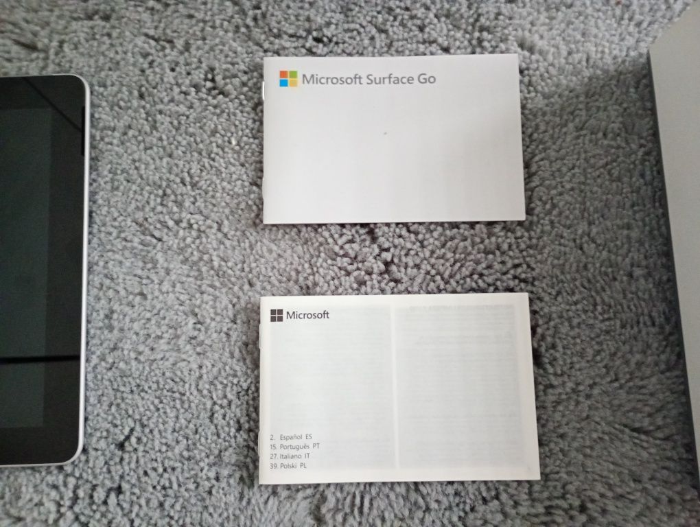 Microsoft surface go 4/64 windows 10