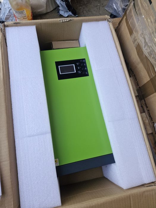 Qoltec Inwerter solarny hybrydowy OffGrid 5.5kW / 100A