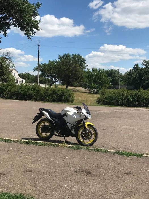 Мотоцикол ліфан кпр 200