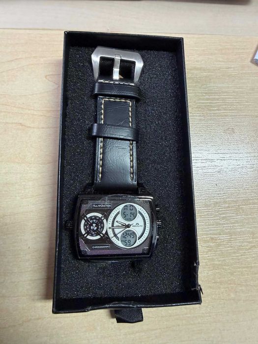 Męski zegarek multifunkcyjny – analogowo-cyfrowy